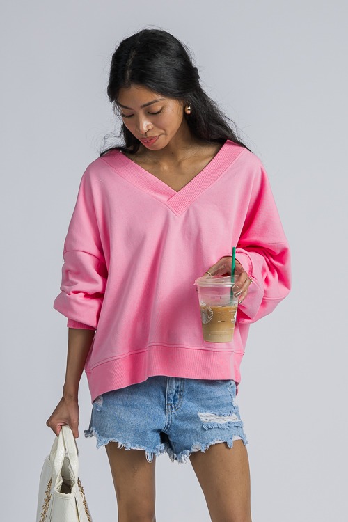 V-Neck Sweatshirt, Pink - 4K7A0121- (17) crop above knees.jpg